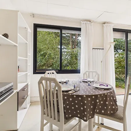 Apartment 100m De La Pour 2 Adultes 2 Enfants