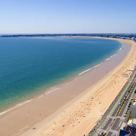 100m De La Pour 2 Adultes 2 Enfants * La Baule-Escoublac